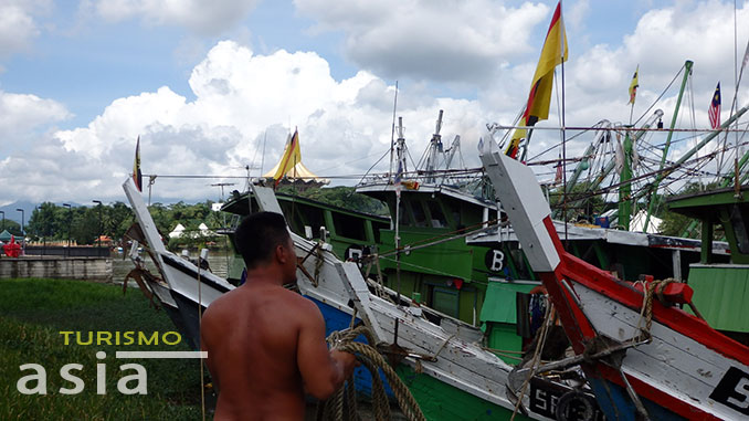 fornidos pescadores en Borneo
