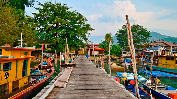 Puerto de la isla de Pangkor en Malasia