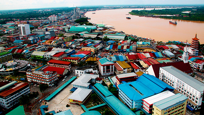 La ciudad de Sibu en Borneo
