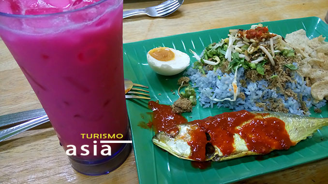 Qué comer en Malasia, fried fish Malaysia