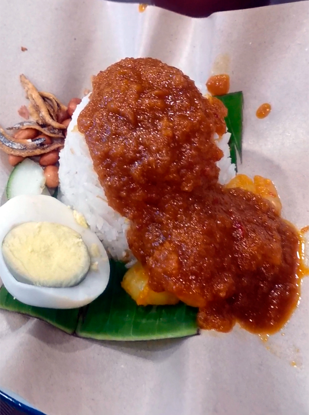 Nasi Lemak plato típico de Malasia
