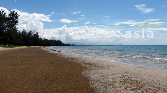La playa de Tanjung Aru en Kota Kinabalu