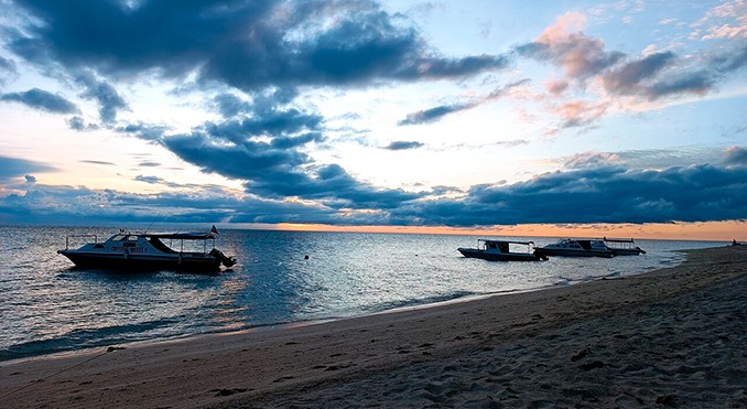 Playa en Turtle Island en Sabah Borneo