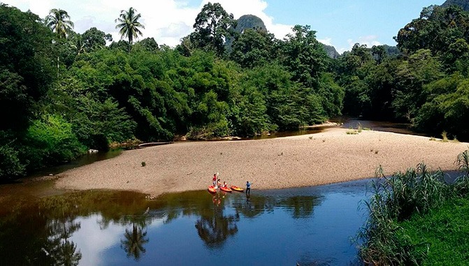 Kayak por los rios de Borneo