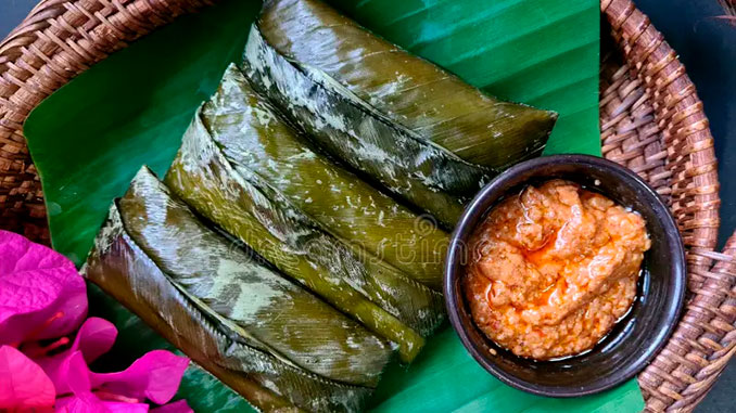 Linopot arroz cocido envuelto en hojas cocina de Borneo de tradición Kadazan-Dusum
